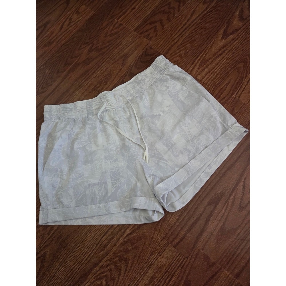 Lululemon Spring Break Away Shorts 12 Gray White Wave Print Cuffed Drawstring